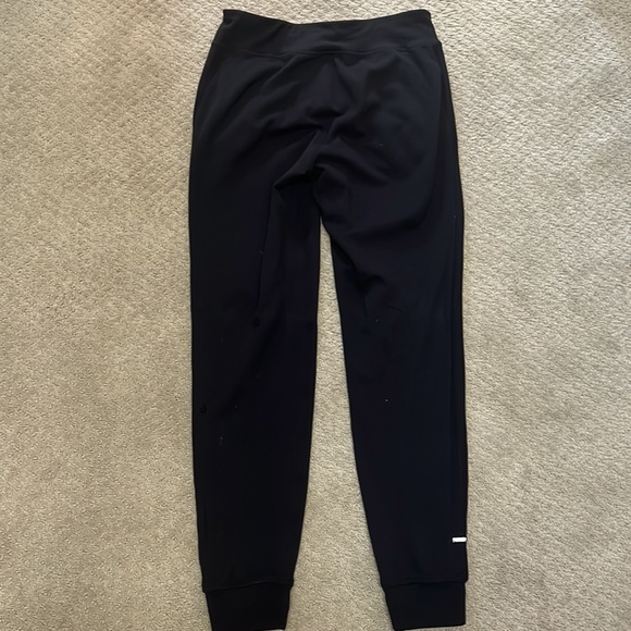 Lululemon joggers size 6 - Picture 2 of 2